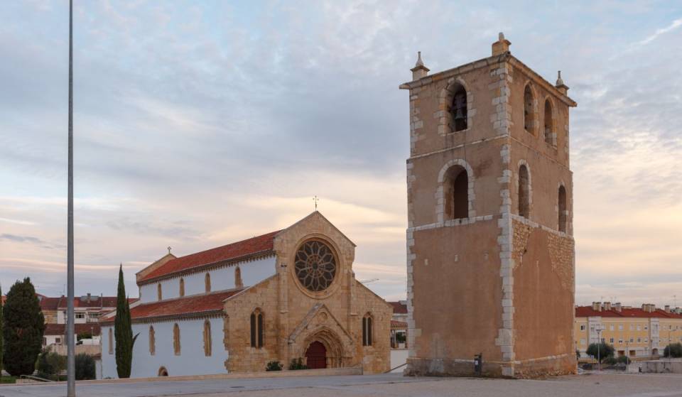 A cerca de 1h30 de Lisboa há uma igreja que foi o panteão dos Templários — e está construída sobre parte de uma cidade romana