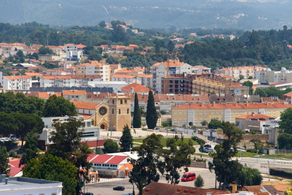 Tomar, com a  Igreja de Santa Maria do Olival