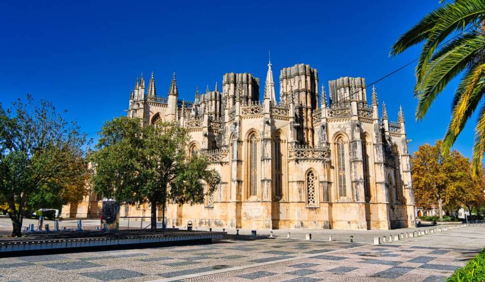 Um ano depois, este mosteiro Património Mundial da UNESCO reabre na totalidade a 1h40 de Lisboa — e esta é a sua história