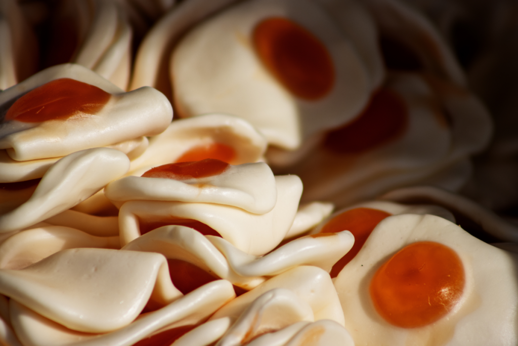 Caramelle gommose a forma di uovo stellato