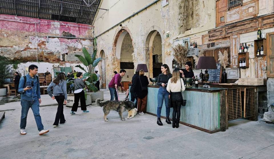 Nel 2021, l’8 Marvila ha trasformato uno spazio abbandonato in uno dei luoghi più frequentati di Lisbona; tre anni dopo, l’area interna si svuota, ma l’arte e il cibo si rifiutano di abbandonare il posto