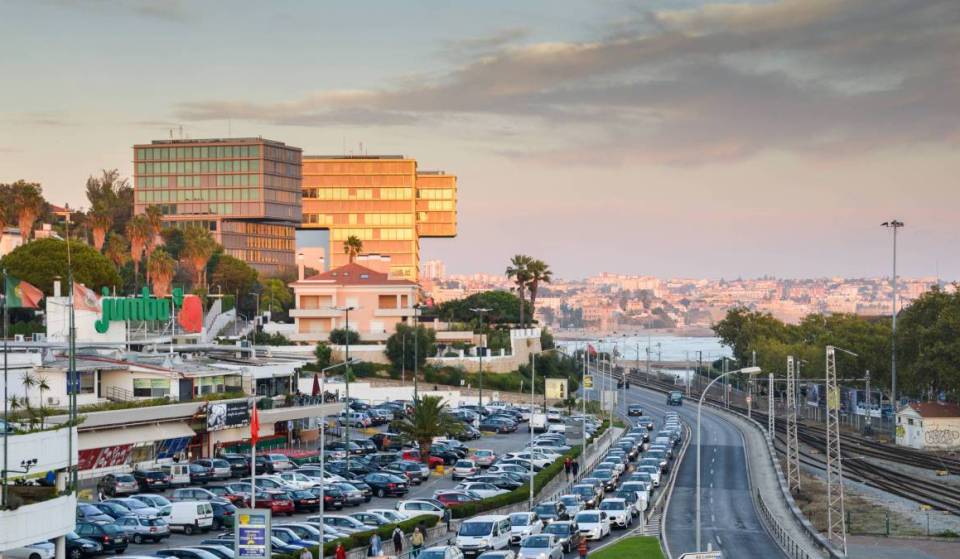 Em 1973, abriu em Cascais o hipermercado que muitos apontam como o primeiro do país; 53 anos depois, a loja que o substituiu tem um rooftop virado para o mar