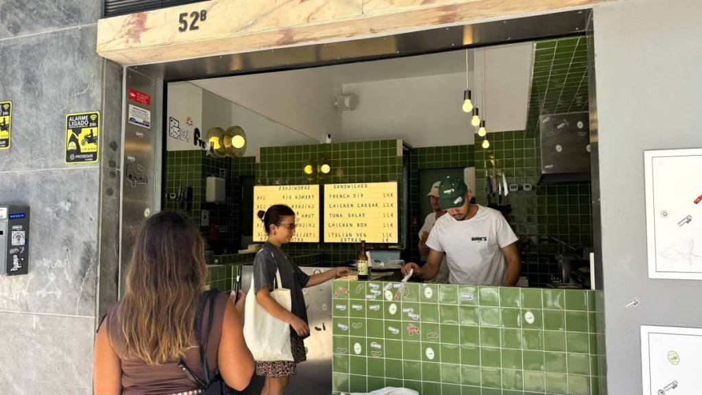 experiência sandes no Hink's Deli