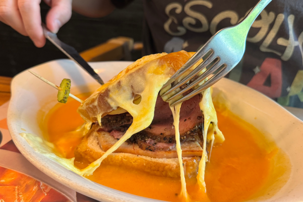 Francesinha Pastrami Frenchie