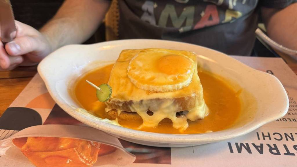 Francesinha Pastrami Frenchie