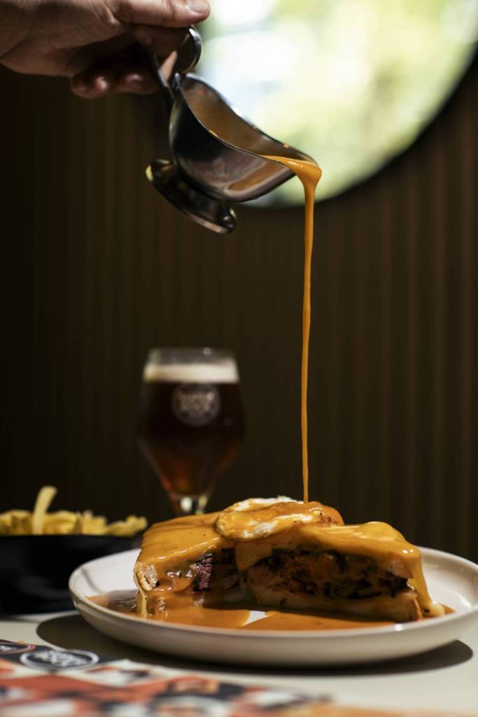 Francesinha Pastrami Frenchie