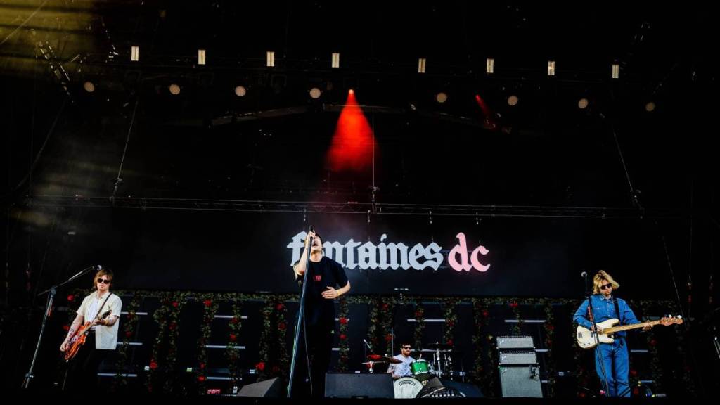 I Fontaines DC si esibiscono alla MEO Arena