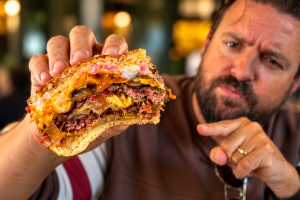Provámos o novo hambúrguer do XXL by Olivier em parceria com a Heinz: custa 25€ e só servem 57 por dia