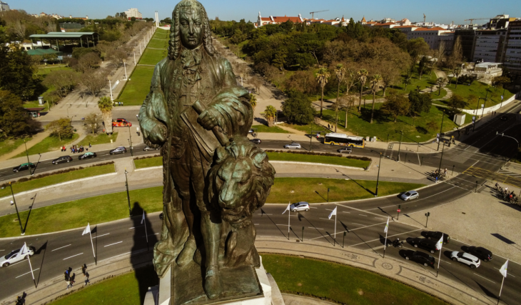 Conhece o Marquês de Pombal: o homem que tirou Lisboa dos escombros do terramoto de 1755 e mandou erguer uma Baixa pensada para resistir a sismos
