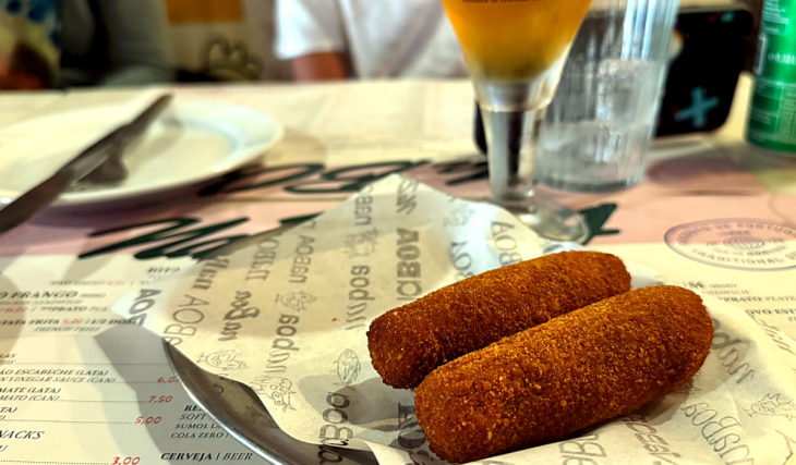 “Croquetólicos” anónimos: esta é a derradeira lista secreta com os 15 espaços em Lisboa onde nunca vais ficar desiludido com o rolinho de carne frita