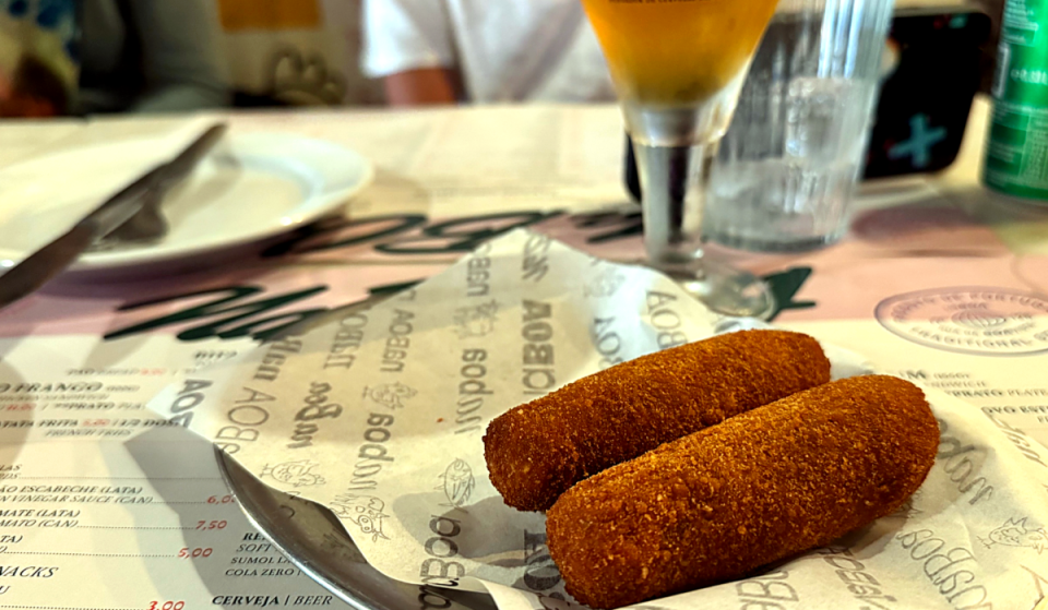 “Croquetólicos” anónimos: esta é a derradeira lista secreta com os 15 espaços em Lisboa onde nunca vais ficar desiludido com o rolinho de carne frita