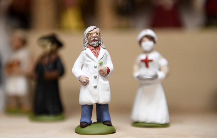 Des santons de Noël à l’effigie du Professeur Didier Raoult !