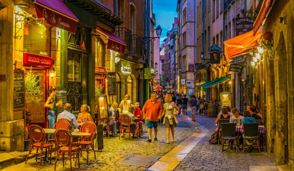 Alcool : où se situe la « rue de la soif » à Lyon ?