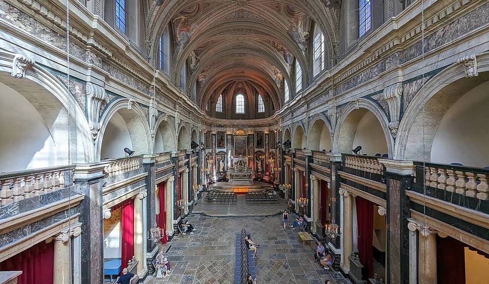 In the heart of the Presqu’Île, this historic monument, little known to the people of Lyon, was home to the city’s first observatory and now offers cultural experiences.