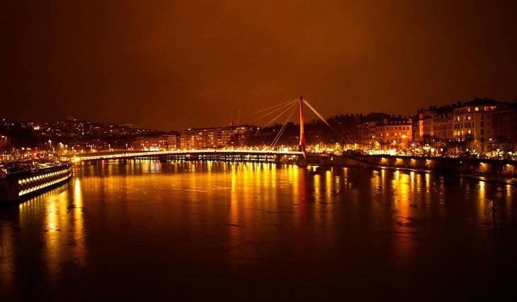 An exhibition on Yves Saint Laurent or the Titanic, Cyril Lignac’s Galette des Rois or a special Lord of the Rings Candlelight concert… what to do in Lyon in January?