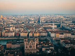 La Fête des Lumières, les premiers weekends au ski, les concerts de -M- ou de Gojira, le marché de Noël&#8230; que faire à Lyon en décembre ?