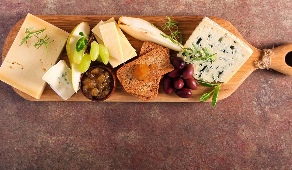Ni Camembert, ni Comté : d&rsquo;après ce célèbre guide, le meilleur fromage français vient de la région de Lyon et il fait aussi partie du top 5 mondial !