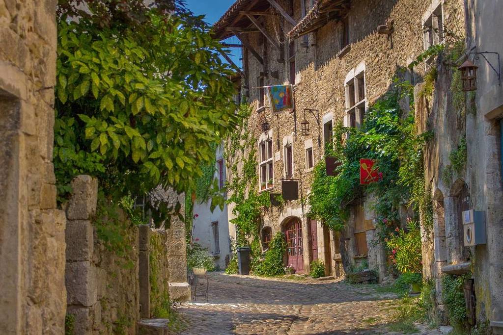 Le plus beau village à visiter cet été est à seulement 30 min de Lyon !