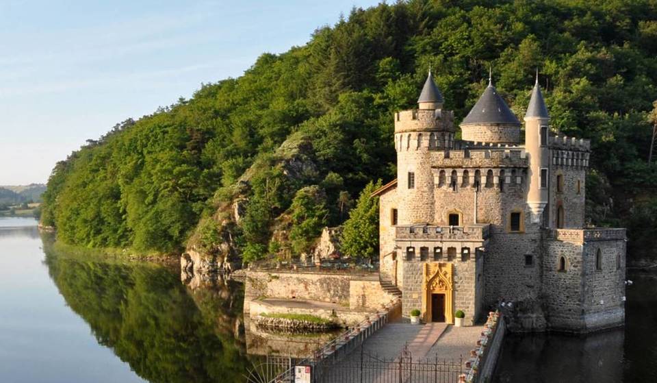 Just 1 hour from Lyon, this majestic castle floating in the middle of the Loire River looks like something out of an episode of Game of Thrones!