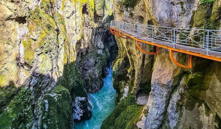 Plus authentiques et moins touristiques que le Verdon : à 1h30 de Lyon, ces gorges spectaculaires sont le spot parfait pendant la canicule