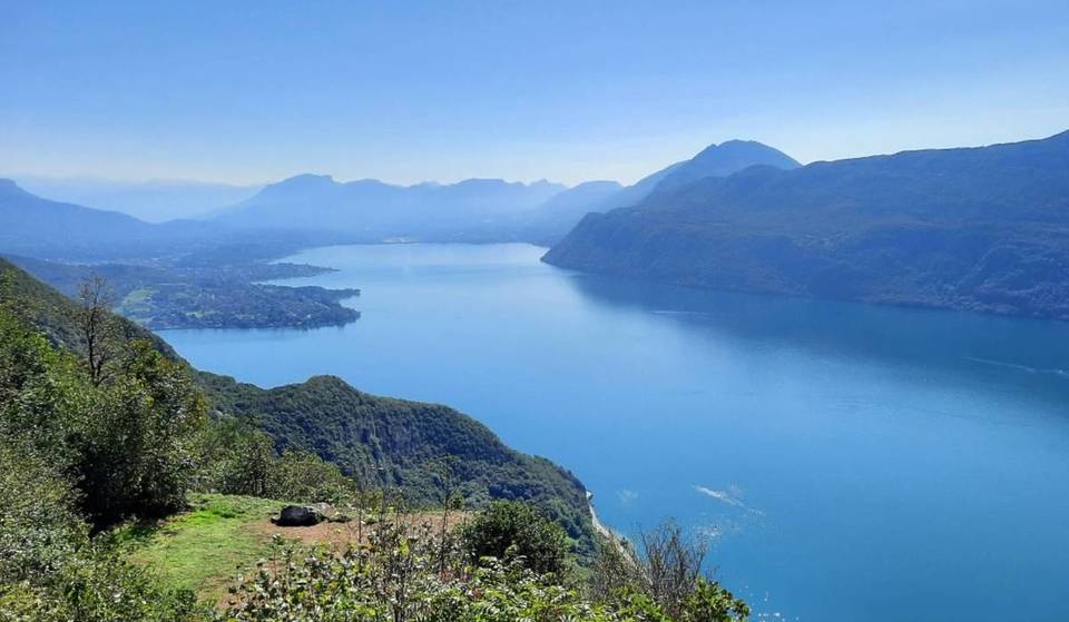 France&#8217;s largest natural lake just 1h30 from Lyon