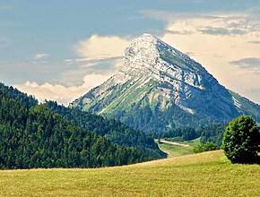 Avec ses 1 500 km de sentiers balisés, ce Parc Naturel, situé à 1h30 de Lyon, est tout simplement considéré comme l’un des plus beaux massifs de France et l’un des plus secrets des Alpes