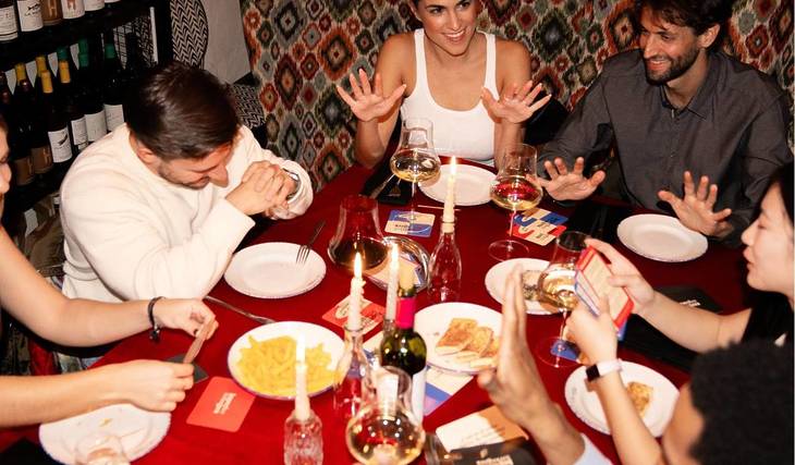 «J&rsquo;ai dit oui à un dîner avec des inconnus à Lyon» – voici ce qui t’attend lors de l’expérience la plus intrigante de la ville