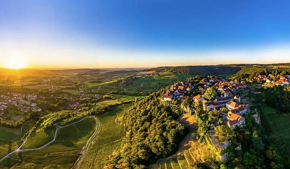 Just 2 hours from Lyon, this small village of 150 inhabitants is the cradle of a wine that is unique in the world.