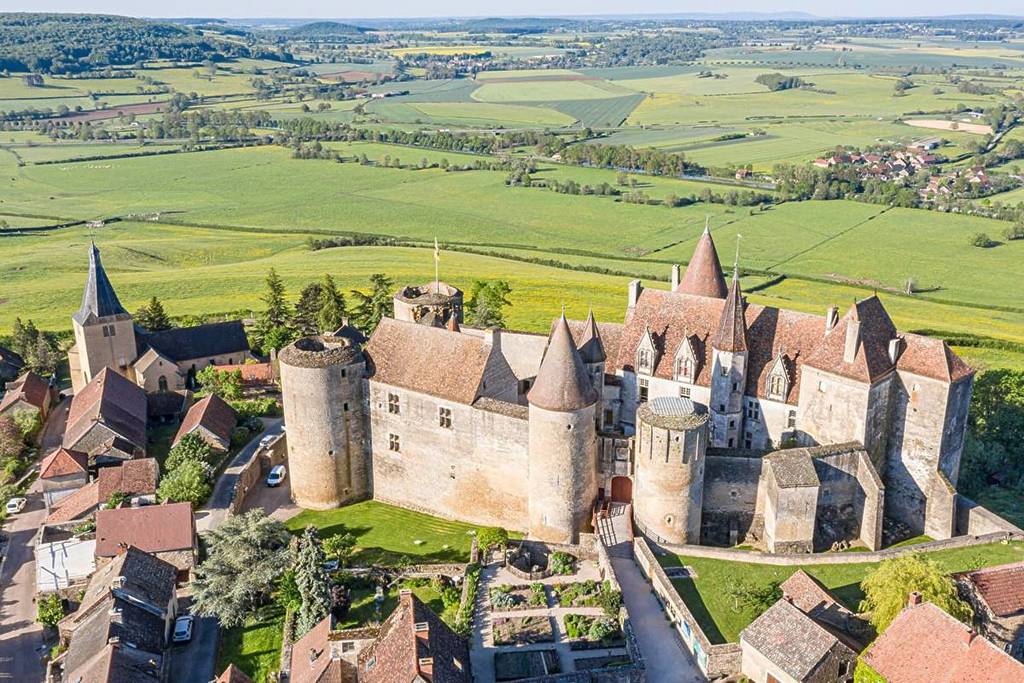 Châteauneuf, l’un des plus beaux villages de France