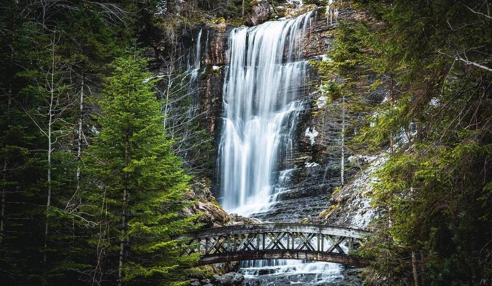 Just 1h30 from Lyon, this little-known site with its many waterfalls, nestled in one of France&#8217;s most beautiful natural parks, looks like something out of a film set in autumn.