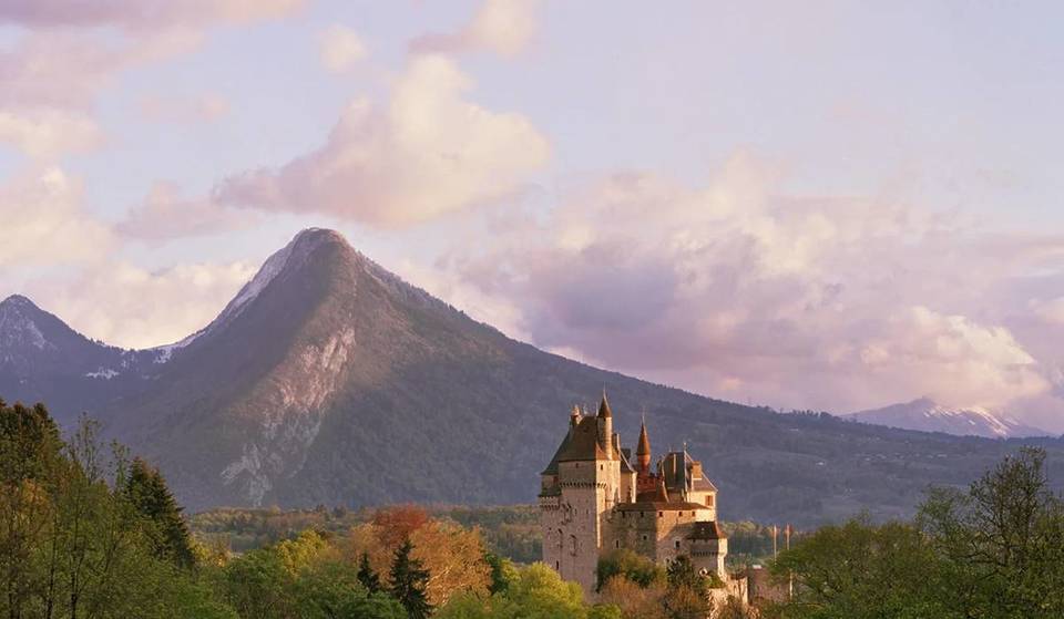 Just 2 hours from Lyon, one of the region&#8217;s finest Christmas markets opens this weekend &#8211; in a thousand-year-old château that is said to have inspired Walt Disney&#8217;s classic Sleeping Beauty.