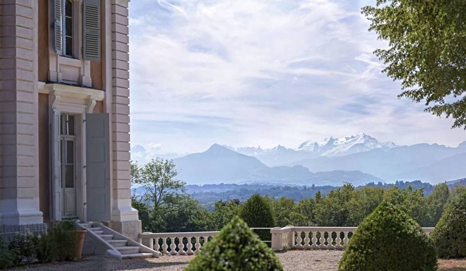 À 2h de Lyon, découvrez le château où Voltaire vécut pendant 20 ans – un bijou classé avec vue sur le Mont-Blanc idéal pour une escapade d’automne