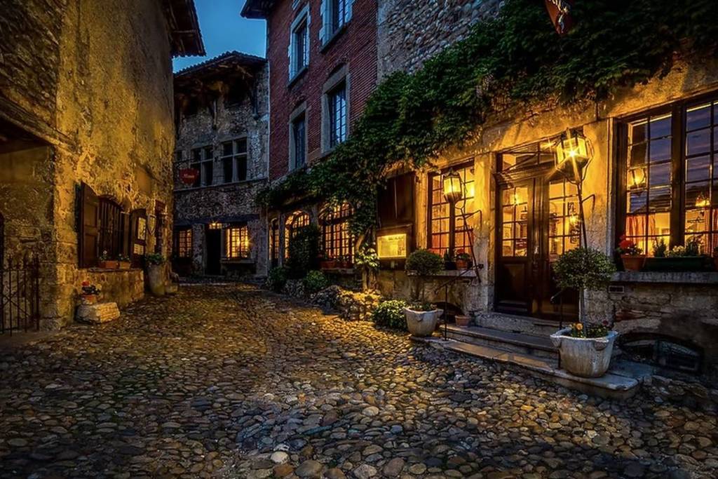 Pérouges Christmas Market