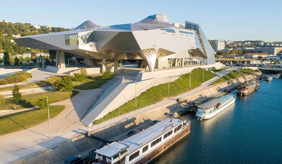 In Lyon, this museum with its breathtaking architecture opens its doors for a night event once a month—an original visit for young and old alike.