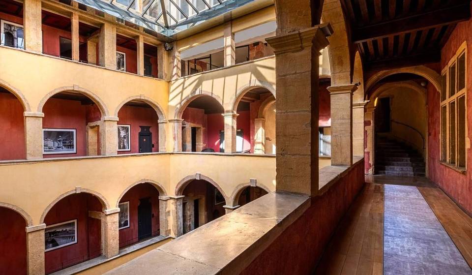 Pour la Saint-Valentin, cet ancien joyau de la Renaissance lyonnaise est devenu l’un des hôtels les plus romantiques du Vieux-Lyon – et son restaurant est aussi des meilleurs de la ville
