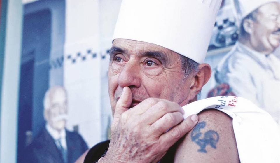 Mais pourquoi un coq ? Le destin héroïque et méconnu de Paul Bocuse derrière son tatouage à l’épaule gauche