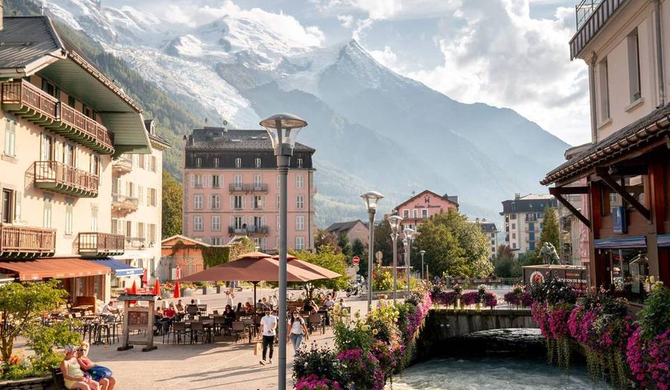 « On se croirait dans un film de Wes Anderson » : à 2h30 de Lyon, ce joyau des Alpes est l’un des plus beaux cadres au monde
