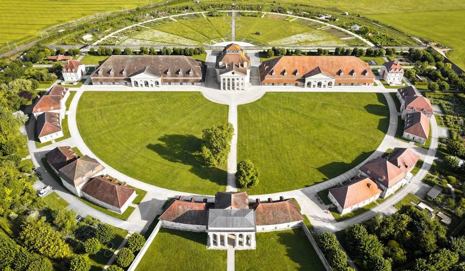 À 2h30 de Lyon, ce monument sur 30 hectares est un ovni architectural – il a pourtant été construit au siècle des Lumières et il est inscrit au patrimoine mondial de l’UNESCO