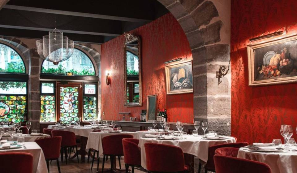 À Lyon, ce restaurant centenaire en plein centre-ville où le père de Paul Bocuse fut chef durant 11 ans propose un menu du jour à 33 euros – son chef pâtissier vient de remporter le prix du meilleur flan de France