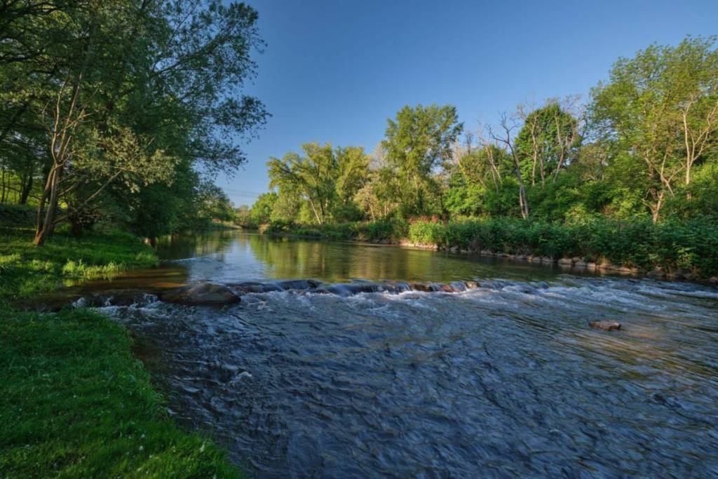 A 50-km hike along the Azergues River