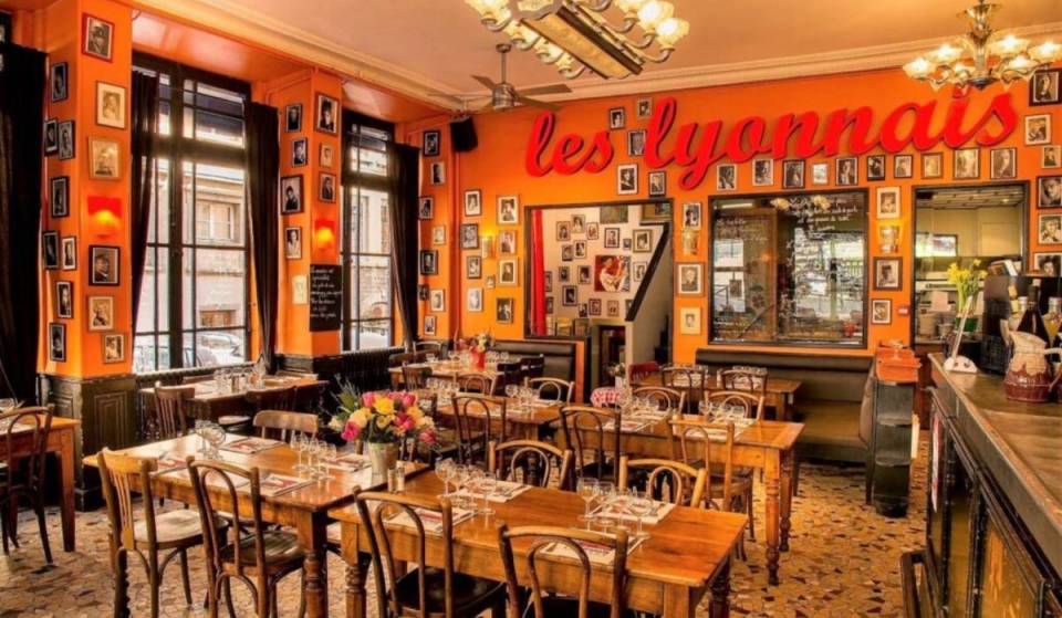 Ce restaurant dans le Vieux Lyon propose l’une des meilleures ambiances des bouchons lyonnais d’autrefois