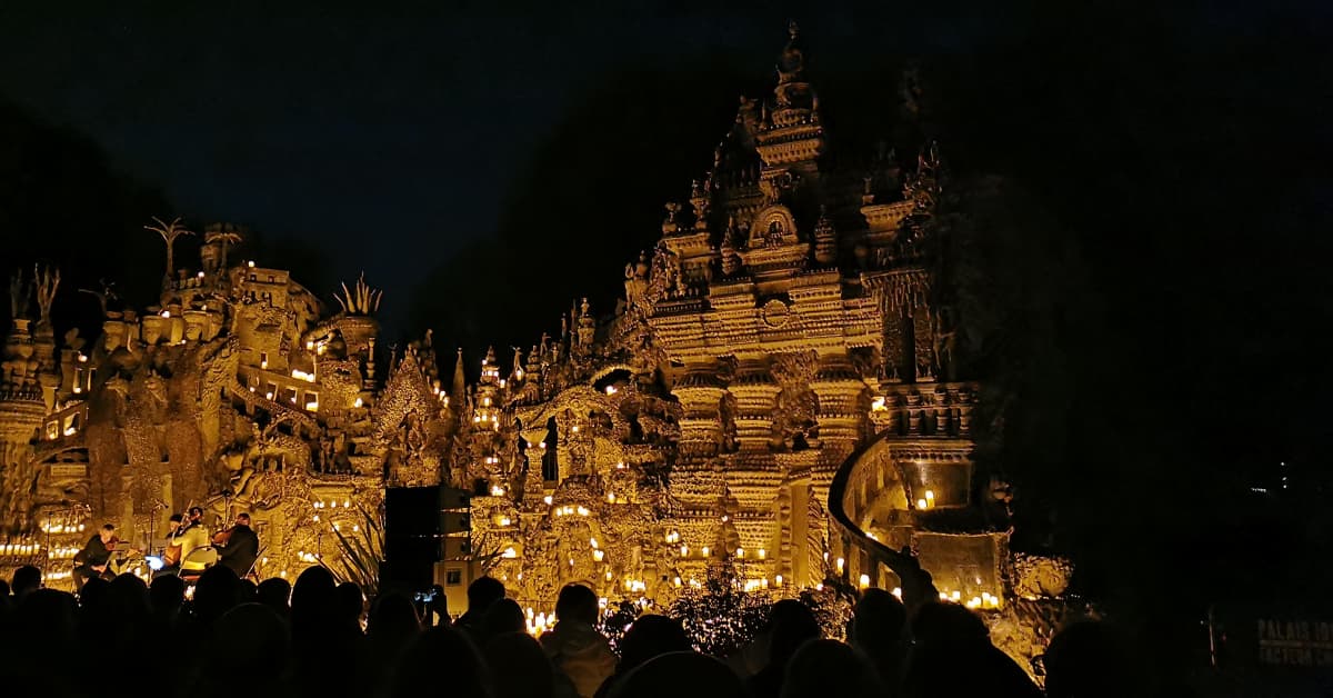 Photo d'un concert Candlelight Open Air au Palais Idéal du Facteur Cheval