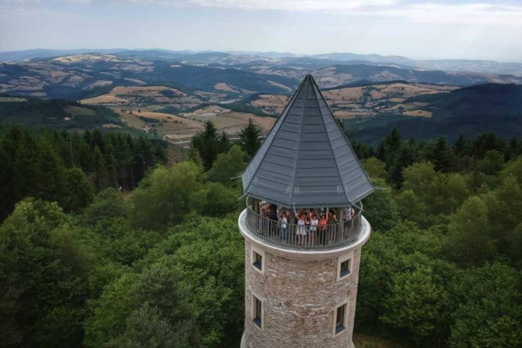 Le mont Boussuivre et sa tour Matagrin