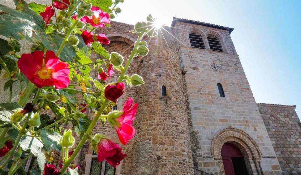 Just 1 hour and 20 minutes from Lyon, this village surrounded by vineyards is home to a thousand-year-old priory, earning it dual designations as a “City and Region of Art and History” and a “Vignobles &amp; Découvertes” site.
