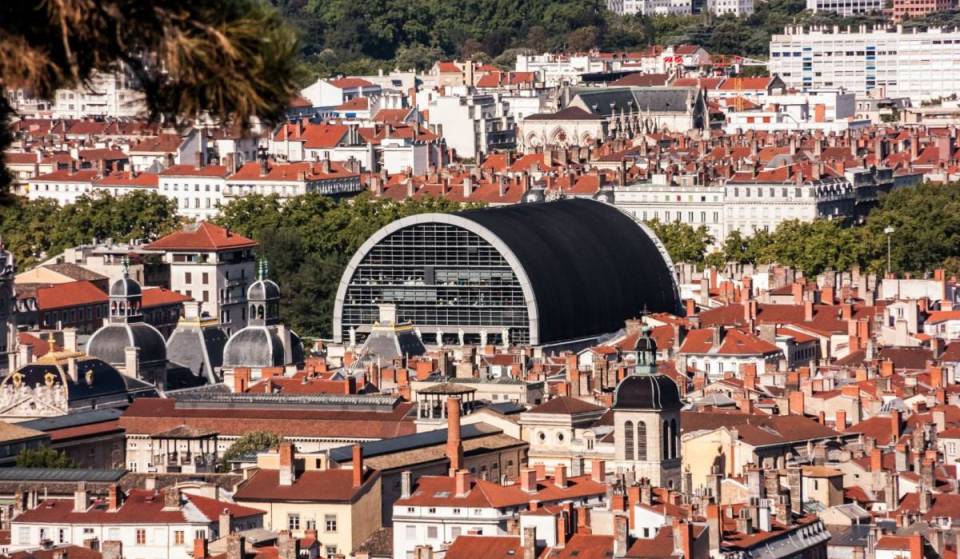 Designed first by Soufflot and then by Jean Nouvel, with a total of 18 stories—including 5 underground levels—and named “the world’s best opera house” in 2017… a look back at the Lyon Opera House, one of the city’s most iconic buildings