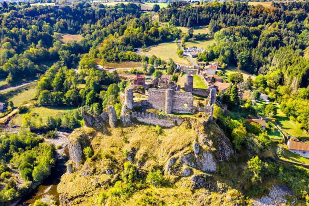Just 2.5 hours from Lyon, this “Most Beautiful Village in France”—with a population of 150—is a true treasure of our cultural heritage. Its castle, perched on a volcanic peak, looks as if it were straight out of *The Lord of the Rings*