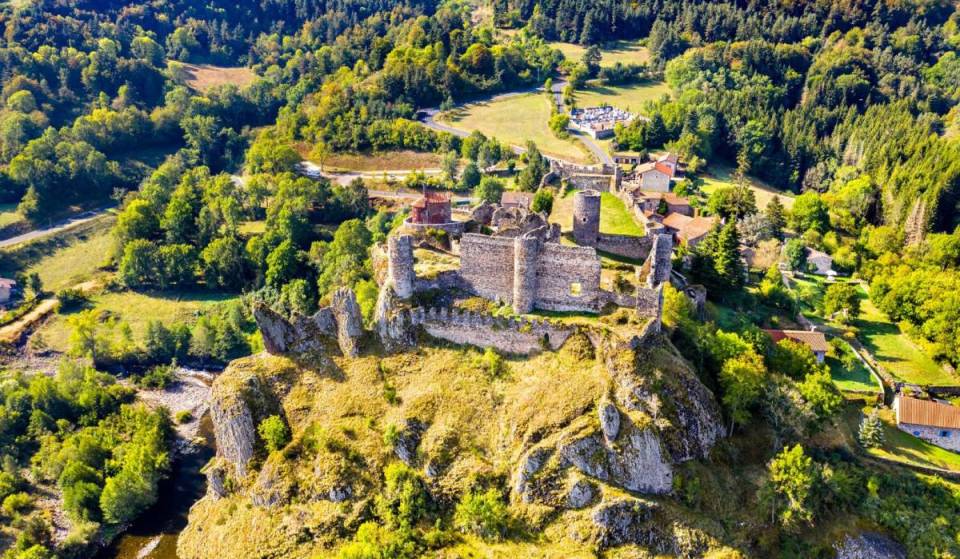 Just 2.5 hours from Lyon, this “Most Beautiful Village in France”—with a population of 150—is a true treasure of our cultural heritage. Its castle, perched on a volcanic peak, looks as if it were straight out of *The Lord of the Rings*