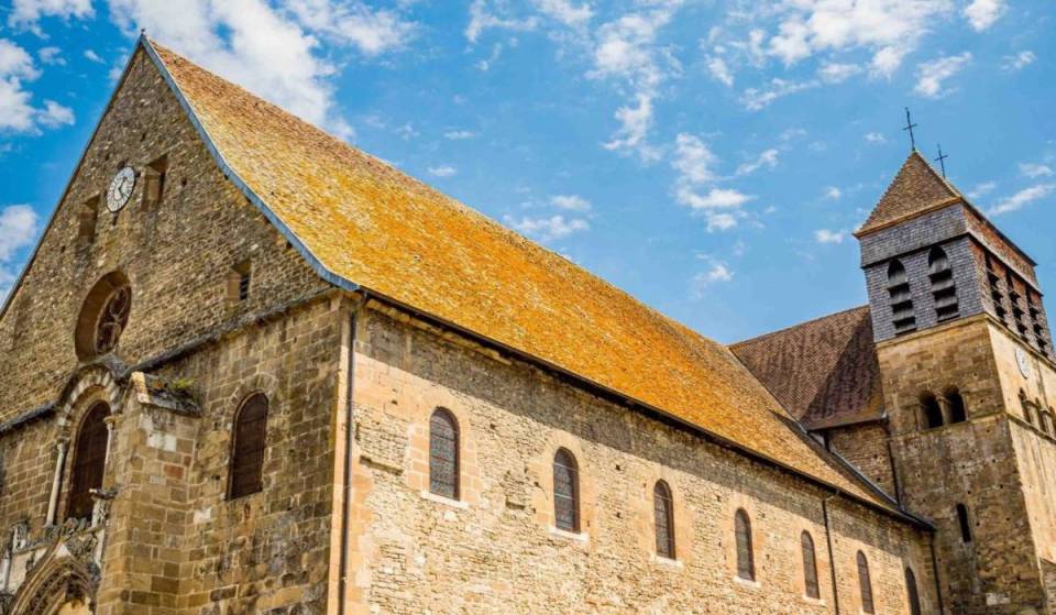 Just 50 minutes from Lyon, this village, designated a “cité de caractère” (town of character), is home to a thousand-year-old abbey—its church, featuring Romanesque frescoes unique in France, was in fact among the first buildings to be listed as historic monuments as early as 1840.
