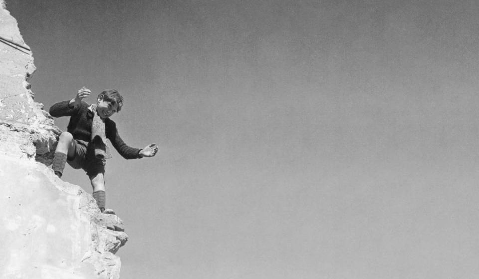 This September in Lyon, an exhibition on Robert Doisneau will bring together more than 400 original photographs—it is the largest retrospective dedicated to the photographer in over 20 years