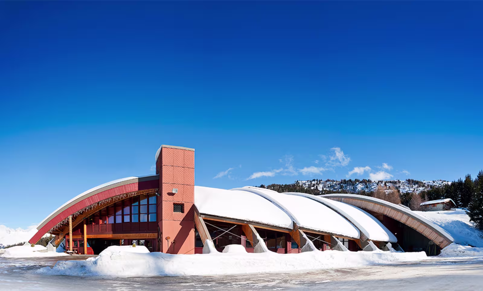 À 2 h 30 de Lyon : une escapade d&rsquo;exception face au Mont-Blanc entre patrimoine design, terrasses animées et concerts poétiques en après-ski